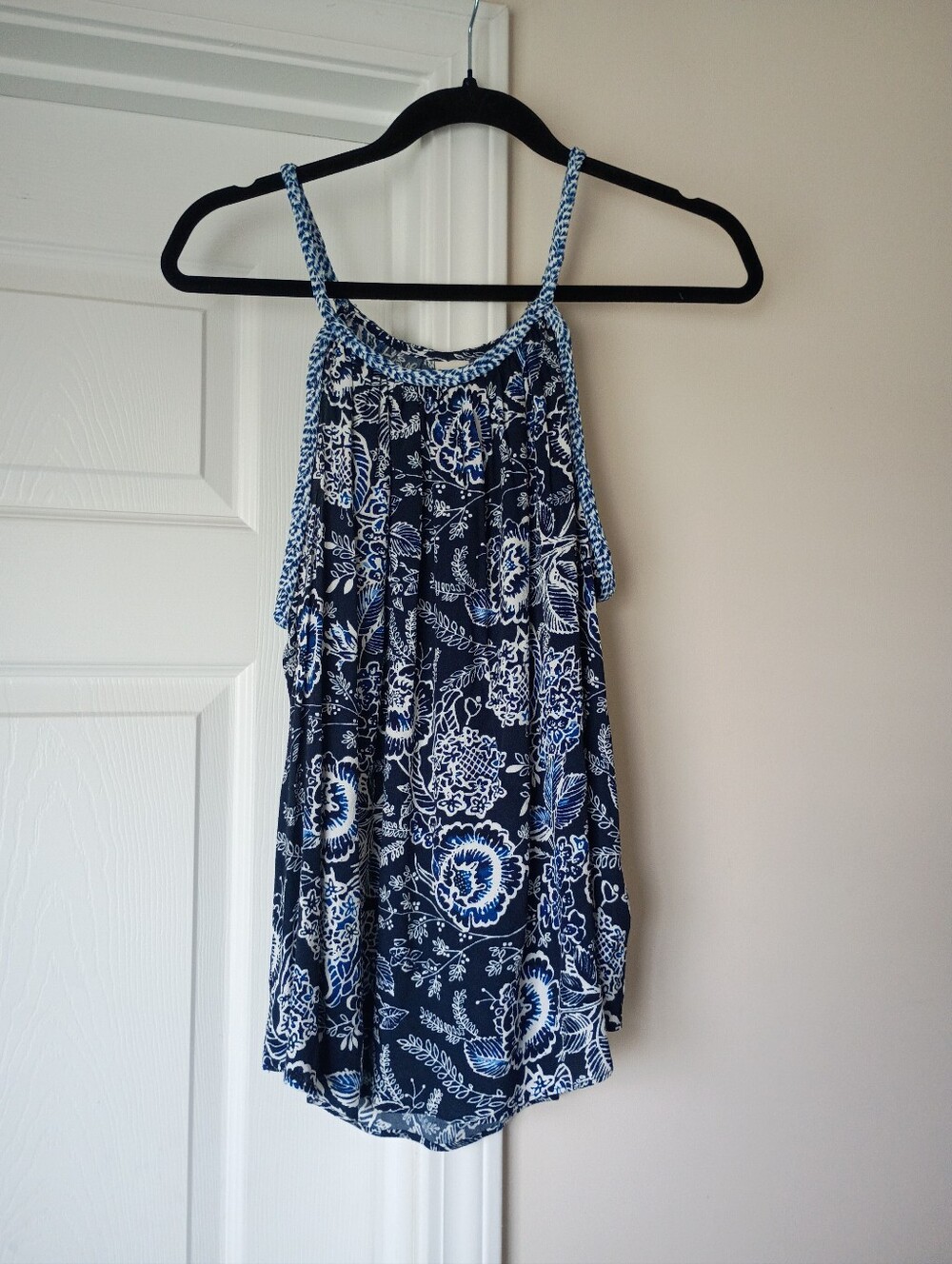 GAP Blue and White Floral Braided-Strap Camisole Size M